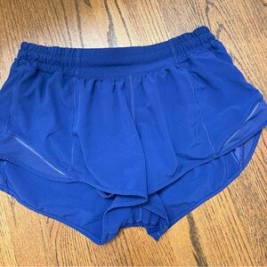 Lululemon Hotty Hot 2.5in shorts